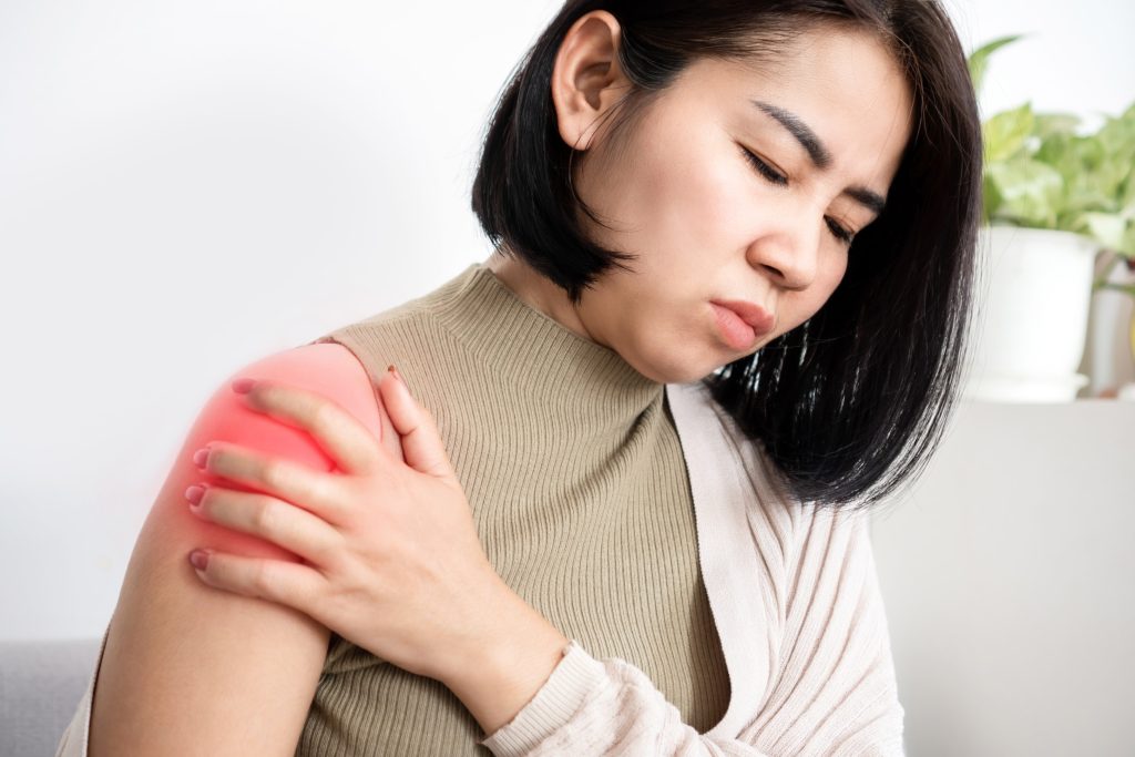 demystifying frozen shoulder: causes symptoms and treatments
